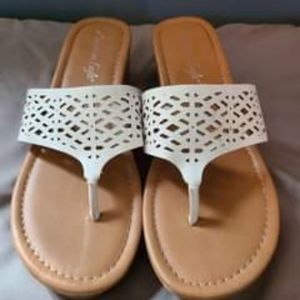 American Eagle Sandals